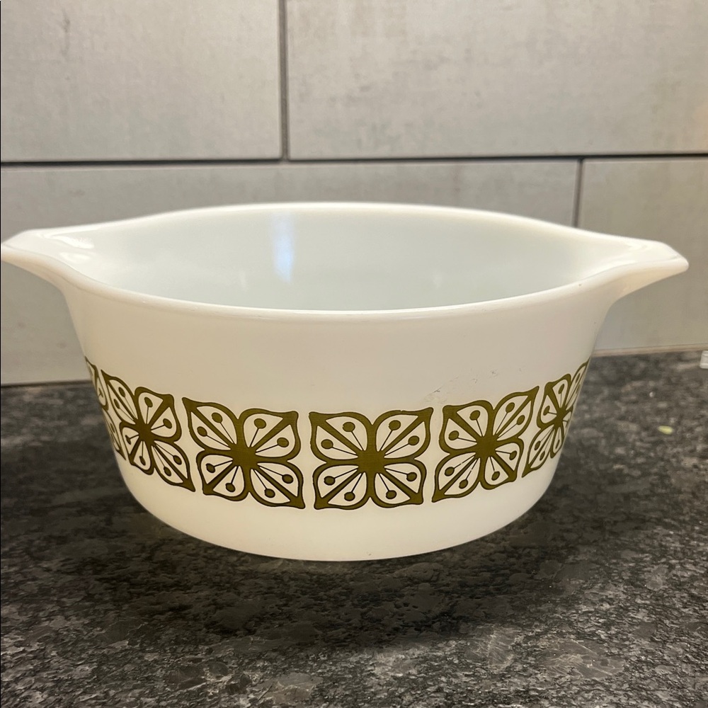 1 1/2 qt Vintage Pyrex Verde Green Square Flowers. Dutch Clover Casserole Dish